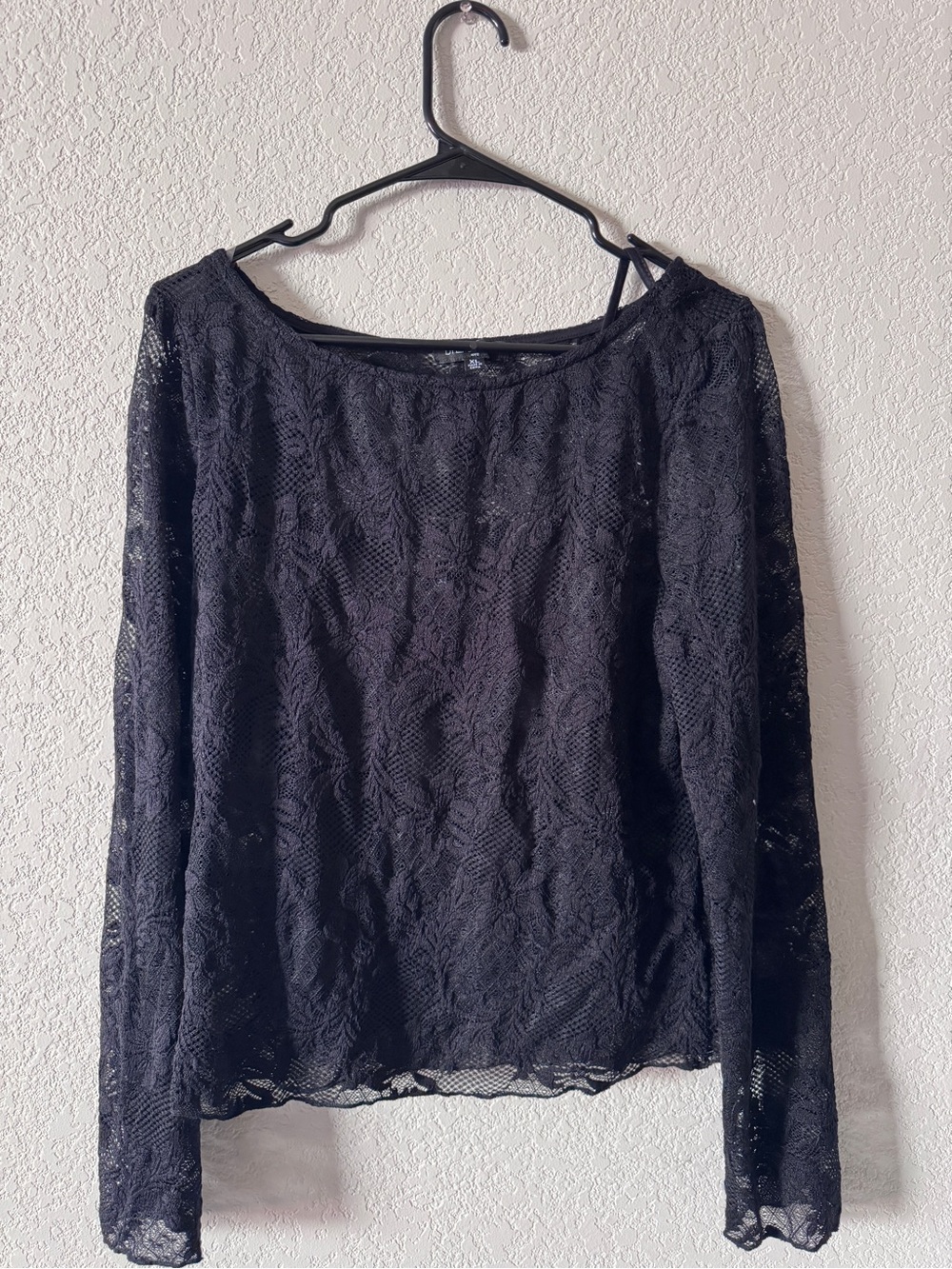 Black Lace Long-Sleeve Women's Top